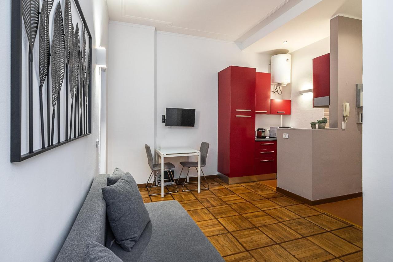 Classbnb - Two Apartments 400 Meters From The Duomo Milan Bagian luar foto