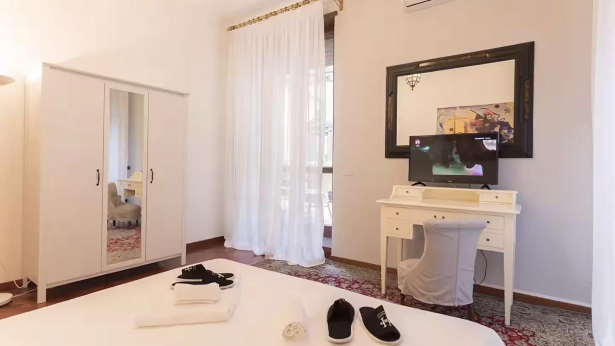 Classbnb - Two Apartments 400 Meters From The Duomo Milan Bagian luar foto