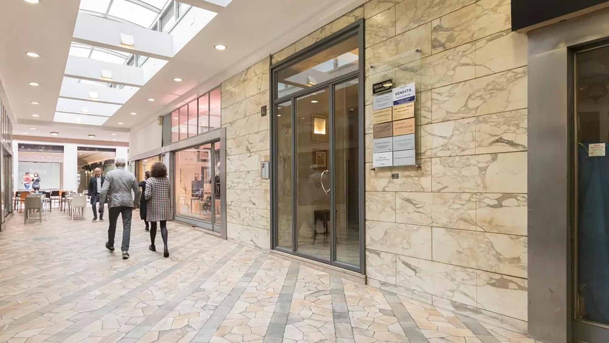 Classbnb - Two Apartments 400 Meters From The Duomo Milan Bagian luar foto