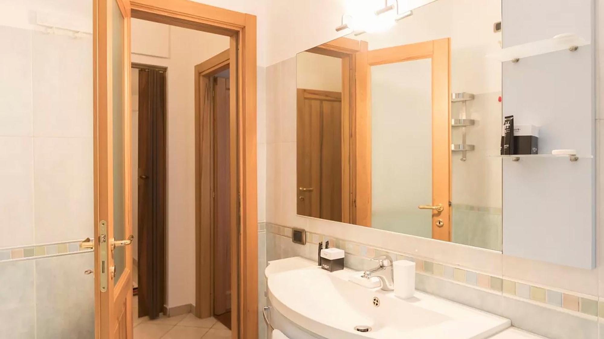 Classbnb - Two Apartments 400 Meters From The Duomo Milan Bagian luar foto