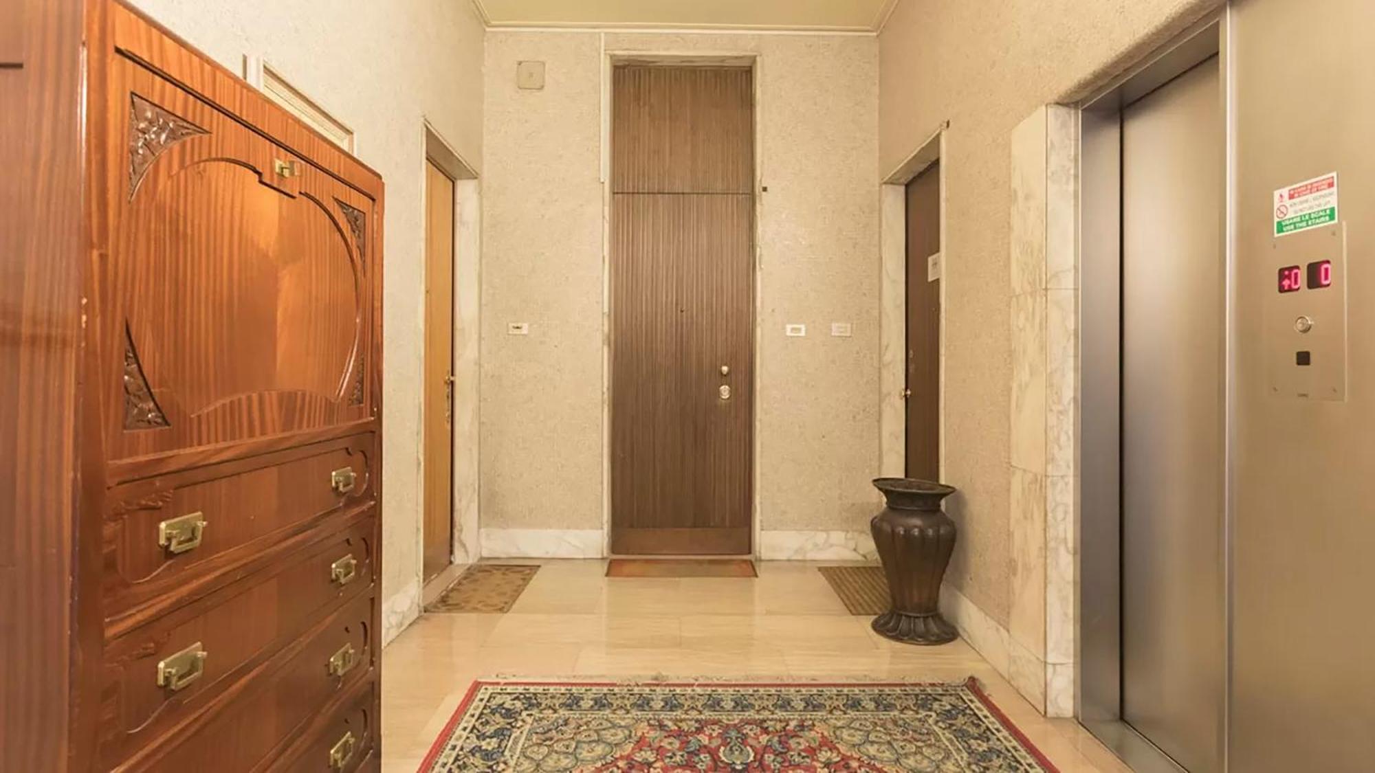 Classbnb - Two Apartments 400 Meters From The Duomo Milan Bagian luar foto