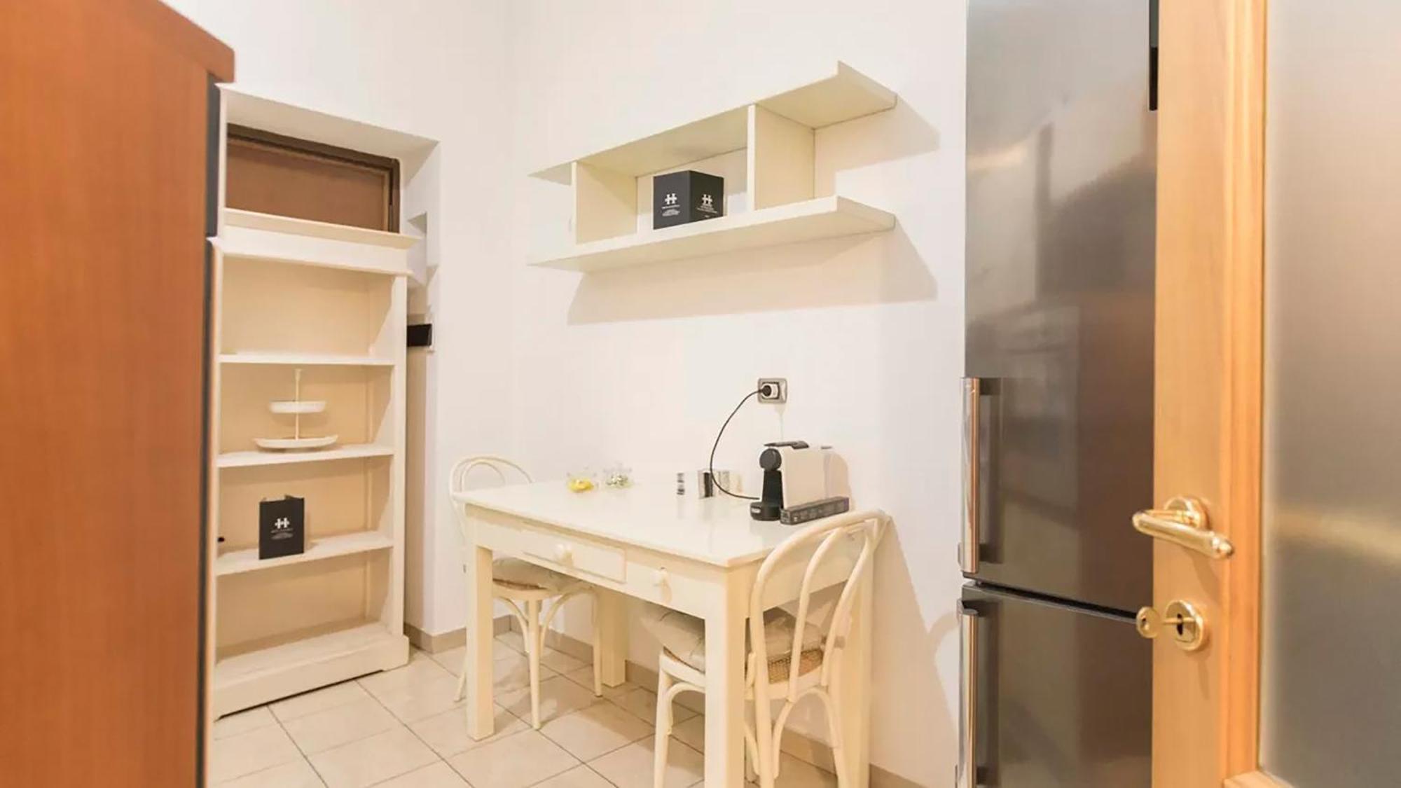 Classbnb - Two Apartments 400 Meters From The Duomo Milan Bagian luar foto