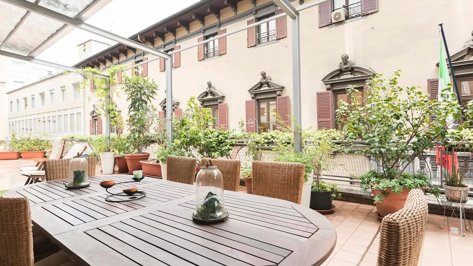 Classbnb - Two Apartments 400 Meters From The Duomo Milan Bagian luar foto