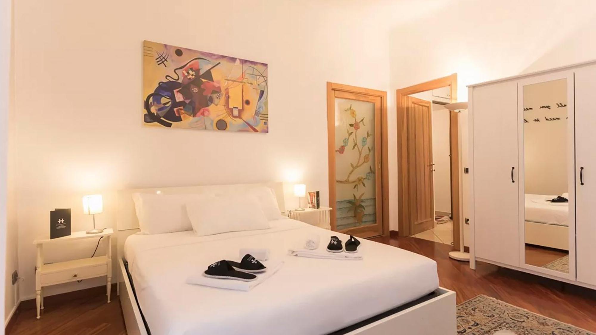 Classbnb - Two Apartments 400 Meters From The Duomo Milan Bagian luar foto